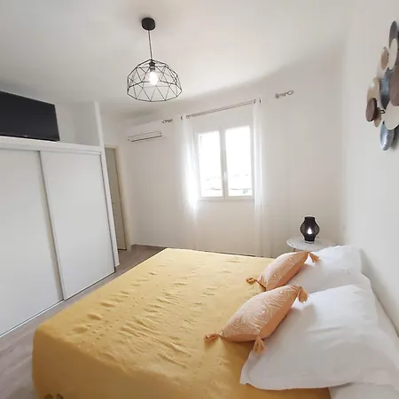 Candella 3 Apartment *