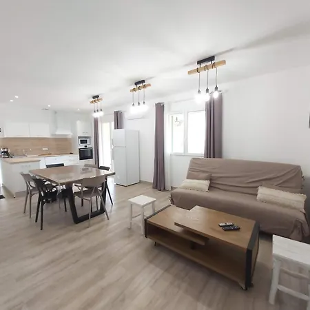 Candella 3 Apartment